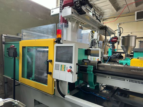 Arburg 470C 1500-400 z robotem Wittmann W711