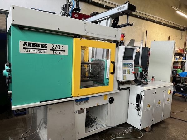 Arburg 270C 300-100 z robotem Wittmann W621