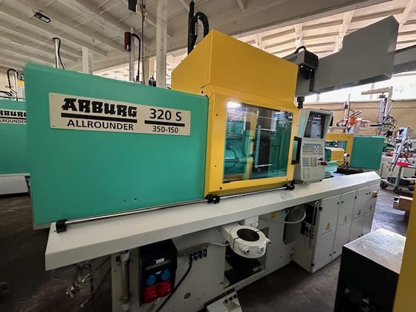 Arburg 320S 350-150 z robotem Wittmann W621
