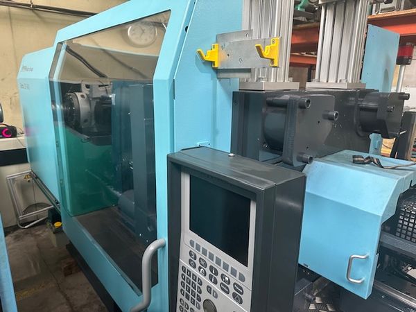 Demag Ergotech Extra 200/580-840 z robotem Klocke / Bardzo dobry stan techniczny