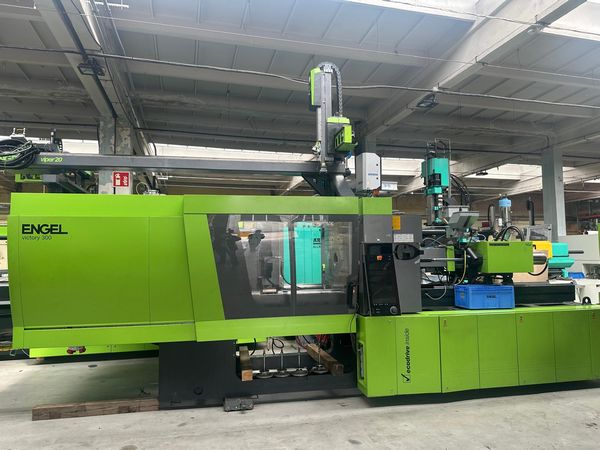 Engel Victory 1560/300 Tech Ecodrive z robotem Engel Viper 20 / Maszyna hybrydowa / Godziny pracy: ca. 6.000 h w trybie automatycznym Engel Victory 1560/300 Tech Ecodrive z robotem Engel Viper 20 / Maszyna hybrydowa / Godziny pracy: ca. 6.000 h w trybie automatycznym