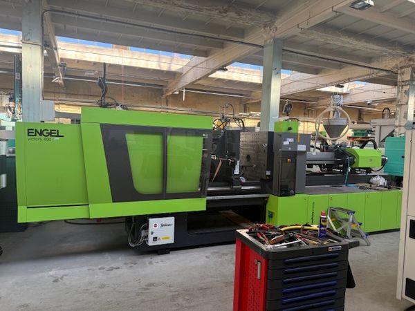 Engel Victory 2550/400 Tech Ecodrive z robotem Sepro Industrial Robot Success 22 / Maszyna hybrydowa / Godziny pracy: ca. 300 h w trybie automatycznym 