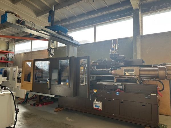 Krauss Maffei KM 250-2000 CX Blue Power z robotem Sepro Industrial Robot SR S5-35HL S4 Trans