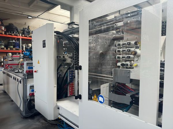 Krauss-Maffei-wtryskarka-używana-Szczeppol-Łódź-Polska