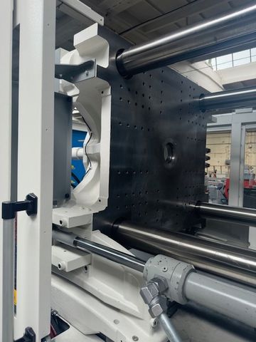 Krauss-Maffei-wtryskarka-używana-Szczeppol-Łódź-Polska