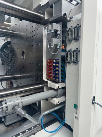 Krauss-Maffei-wtryskarka-używana-Szczeppol-Łódź-Polska