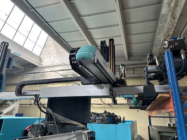 Robot - Wittmann-Demag W833 / Robot szybkobieżny