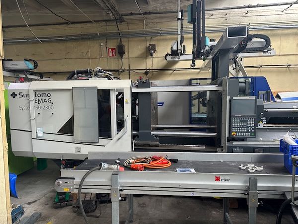 Sumitomo Demag Systec 350/720-2300 / Linia produkcyjna z robotem Wittmann-Demag DR833